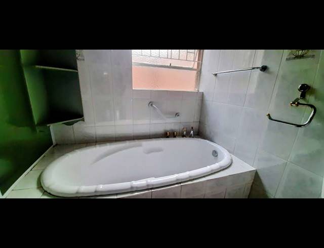 4 BEDROOM FREESTANDING FOR SALE IN GLEN MARAIS